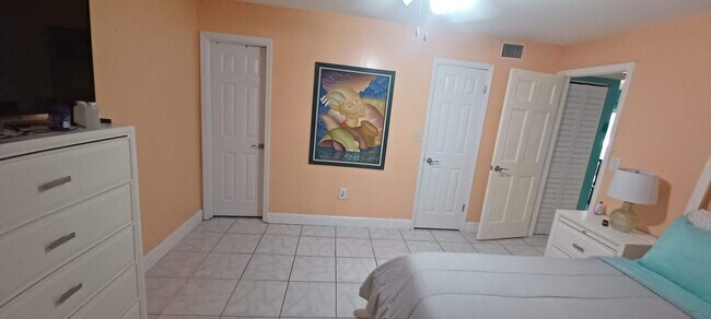 Building Photo - 2998 Sunrise Lakes Dr E