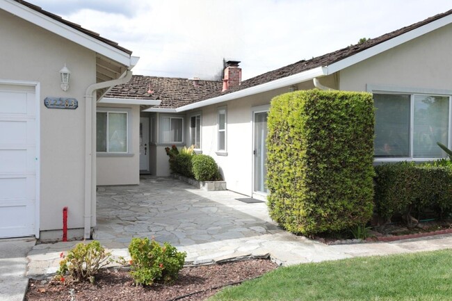 Building Photo - 12283 Woodside Dr