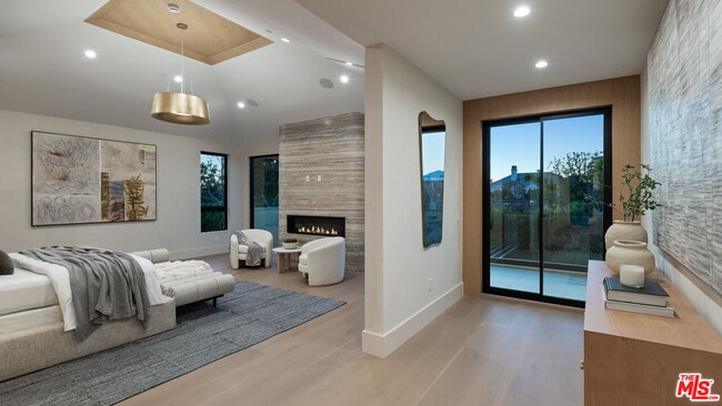 Building Photo - 565 Toyopa Dr