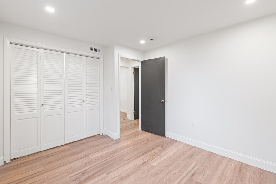 Building Photo - 62 Locust St