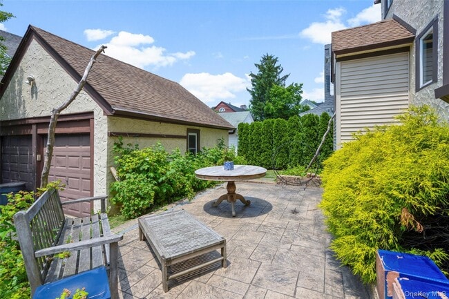 Building Photo - 46 Kane Ave