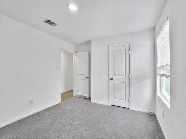 Building Photo - 207 Brandi Dr