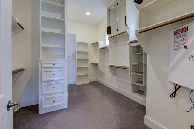 Building Photo - 6706 Morningside Dr