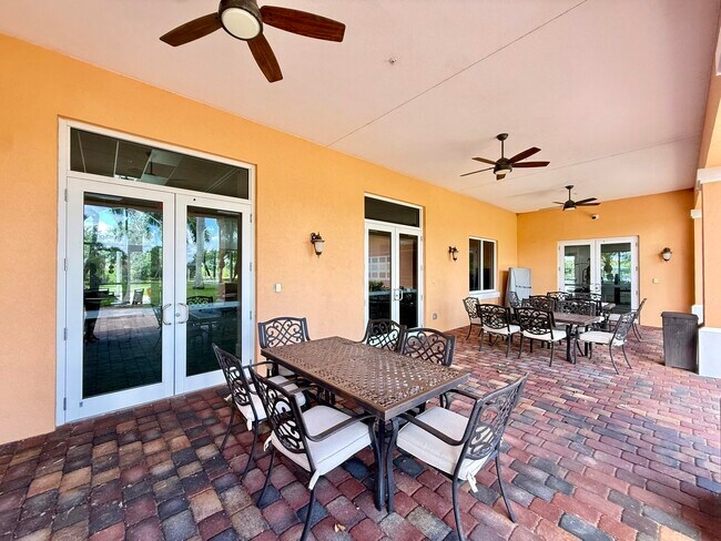 Building Photo - 12120 SW Elsinore Dr