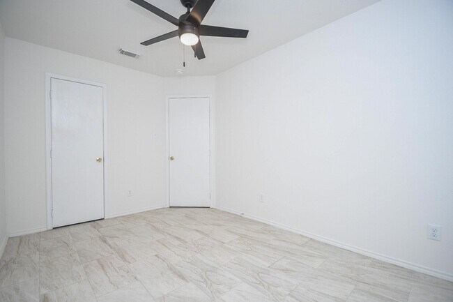 Building Photo - 6306 Spruce Manor Ln