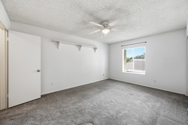 Building Photo - 754 E Eugie Ave