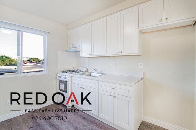 Building Photo - 4900 Clair Del Ave