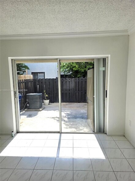 Building Photo - 1158 NW 124th Ave