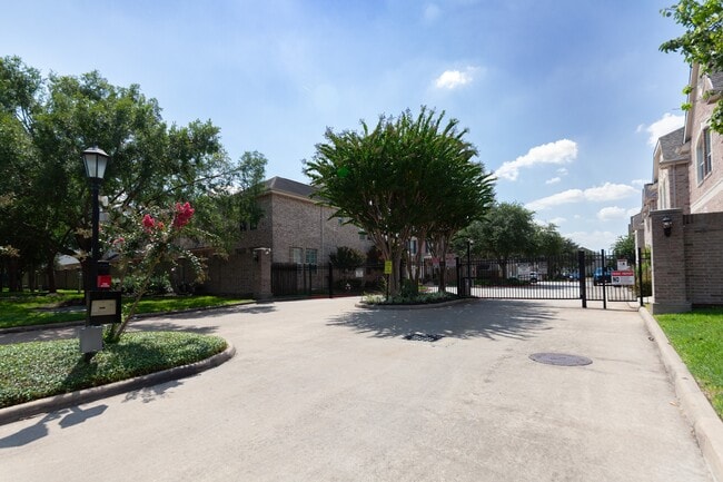 Building Photo - 3206 Holly Thicket Dr