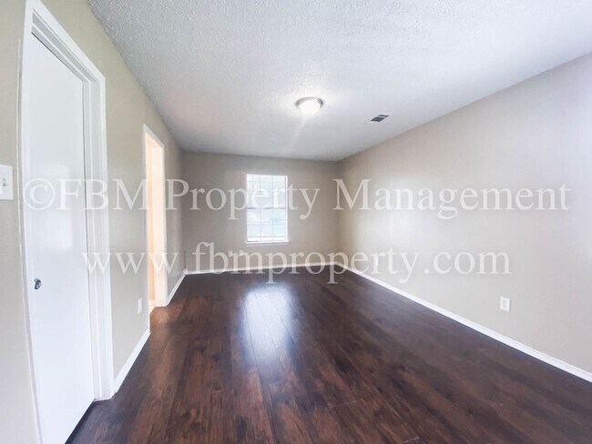Building Photo - 1739-1741 Dynasty Cir