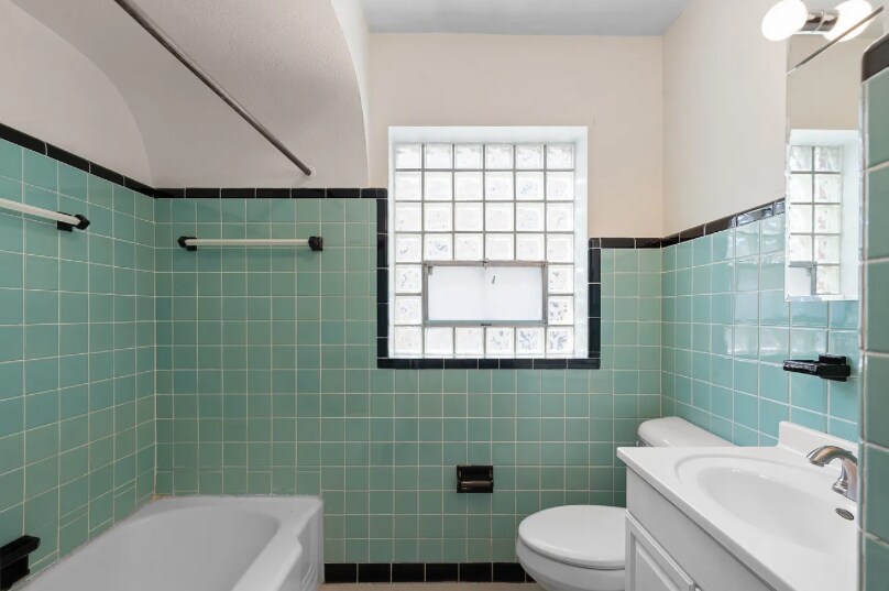 Building Photo - 7120 Amherst Ave