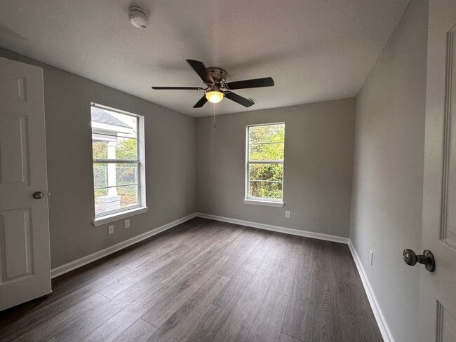 Building Photo - Updated 2/1 Available NOW