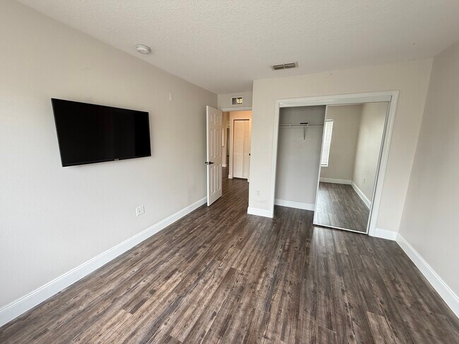 Building Photo - Grand Palms 8844-B