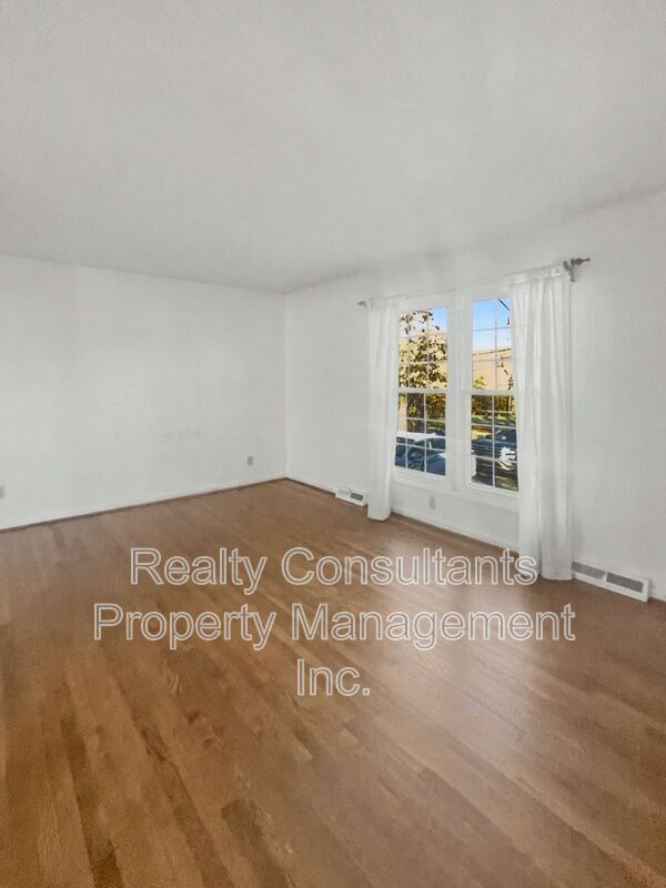 Building Photo - 3222 S Elm-Eugene St