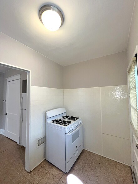 Building Photo - 5243 Bancroft Ave
