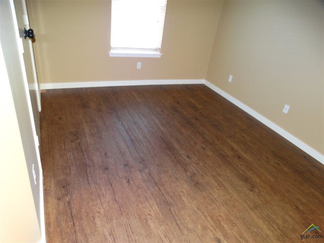Building Photo - 5056 Shiloh Village Dr