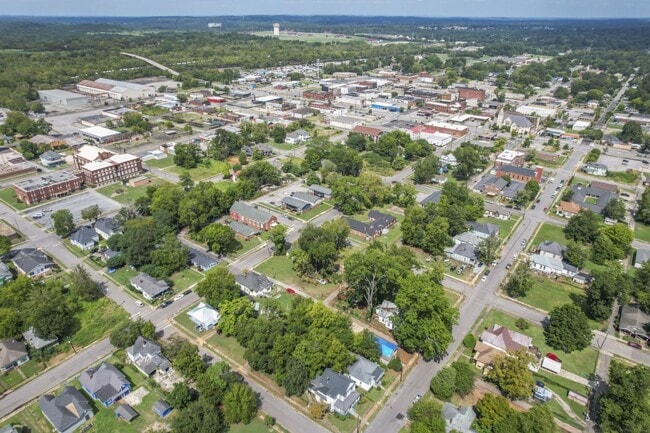 Building Photo - "Charming 2-Bed, 1-Bath Gem on Avenue H – ...