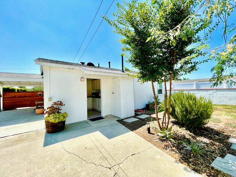 Building Photo - 9221 Laurel Ave
