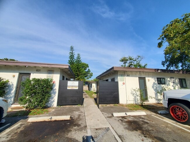 Building Photo - 841 NW 5th Ave