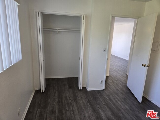 Building Photo - 1233 Tamarind Ave