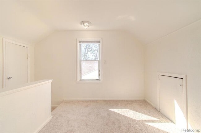 Building Photo - 1216 E George Ave