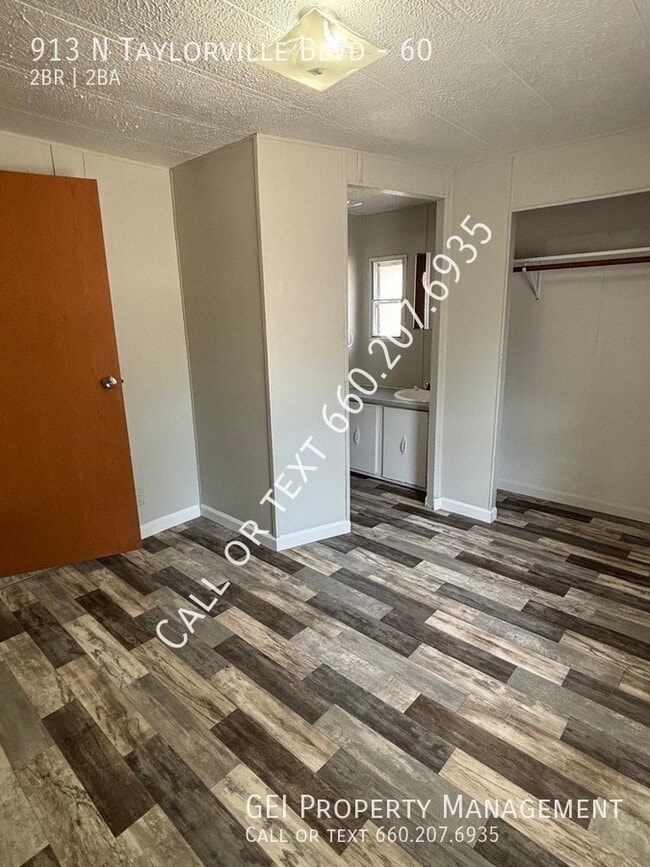 Building Photo - 913 N Taylorville Blvd
