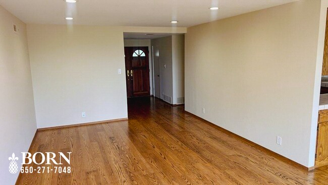 Building Photo - 1320 Lasuen Dr