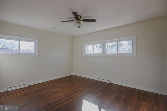 Building Photo - 1016 S Hilton Rd