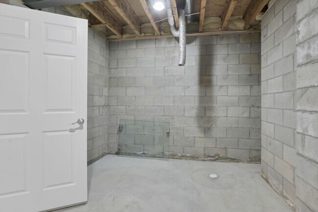 Building Photo - 7090 Dean Farm Rd