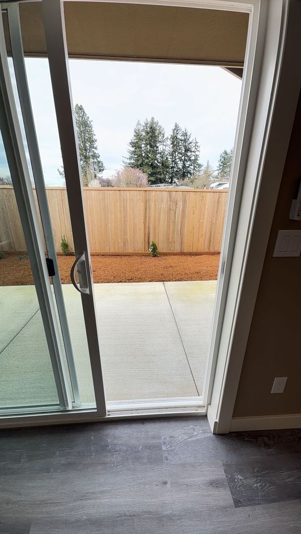 Building Photo - Chernishoff Seven Oak Luxury Duplex