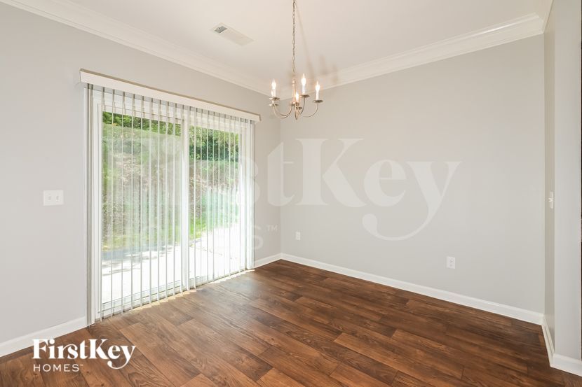 Building Photo - 975 Treymont Way SW