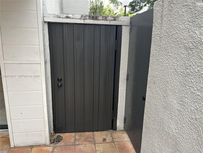 Building Photo - 4702 SW 67th Ave