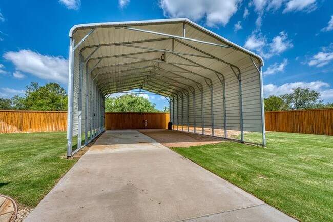 Building Photo - 826 Sandy Mountain Dr