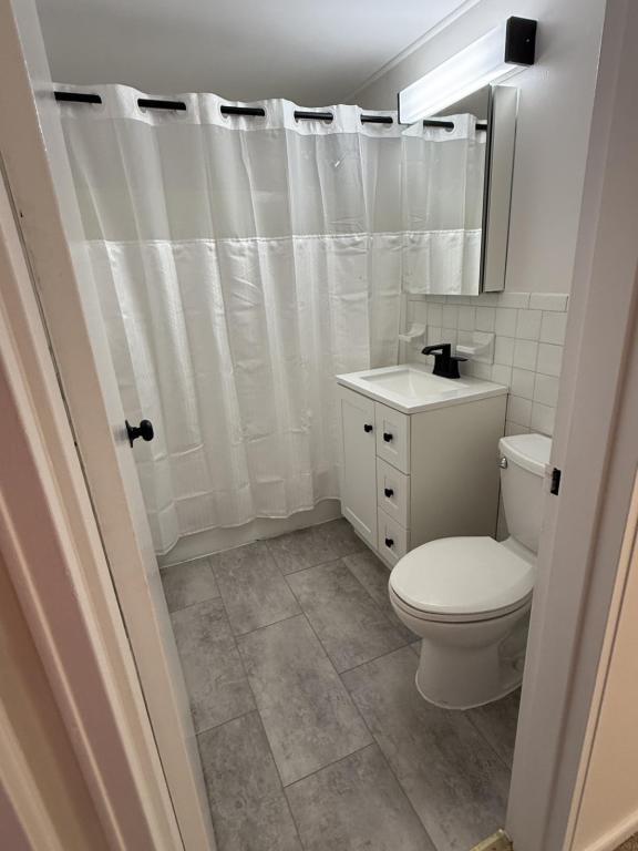 Building Photo - 1241 Elm St