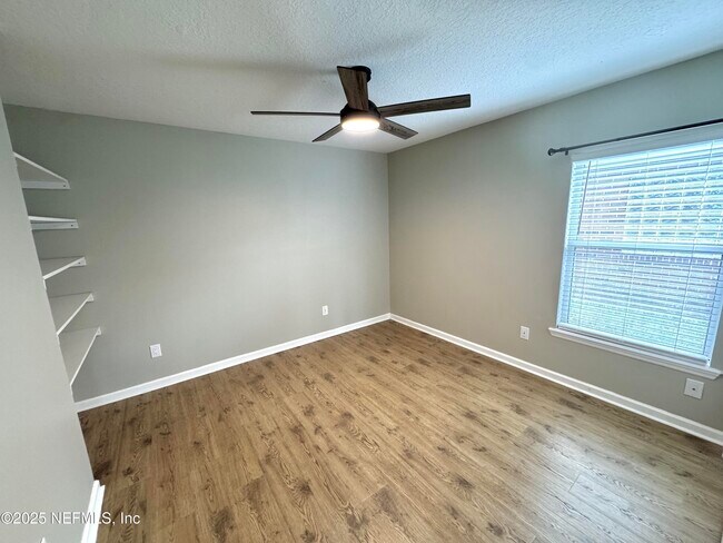 Building Photo - 12850 Chets Creek Dr N