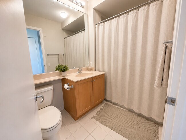 Building Photo - 400 N La Salle Dr