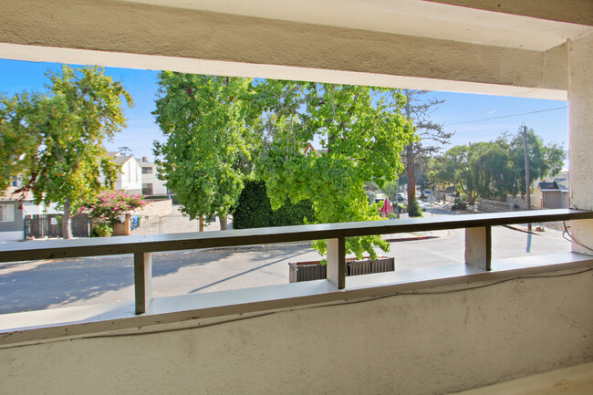 Building Photo - 9809 Tabor St in Palms - close to downtown...