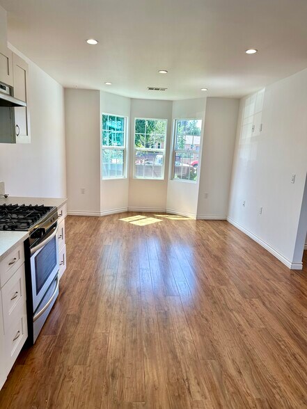 Building Photo - 6712 Cedros Ave