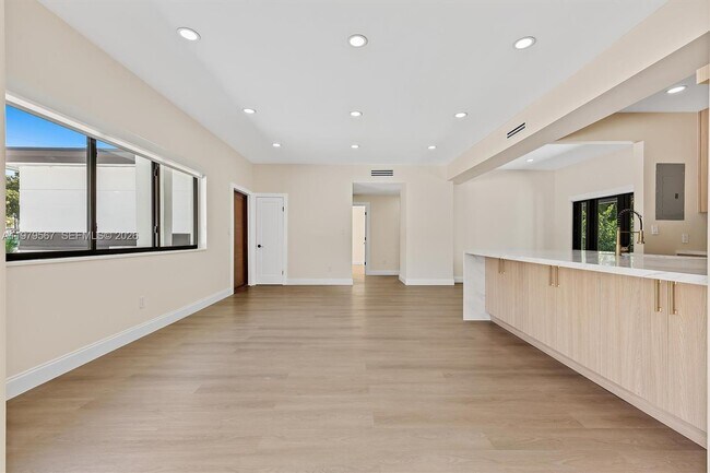 Building Photo - 4144 Alton Rd