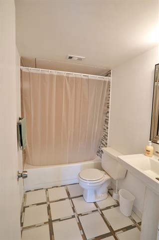 Building Photo - 8110 Skillman St