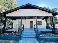 Building Photo - 3/2 Historic Home Available NOW!