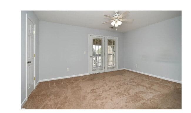Building Photo - Charming 2-bedroom, 2.5-bathroom townhouse...