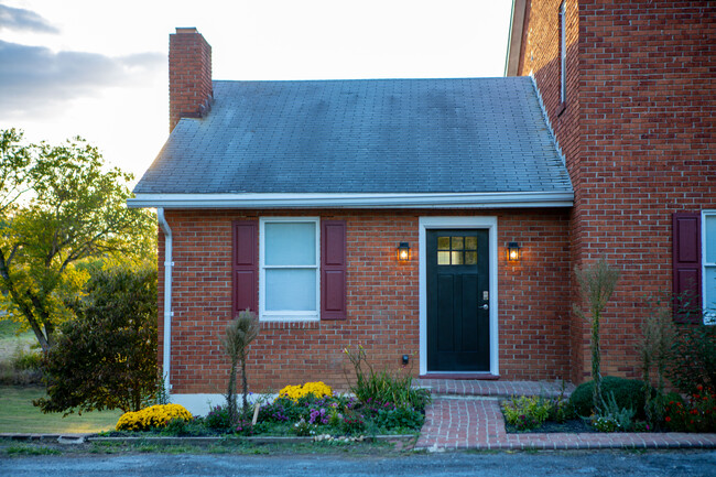 Building Photo - 6508 Sharpsburg Pike