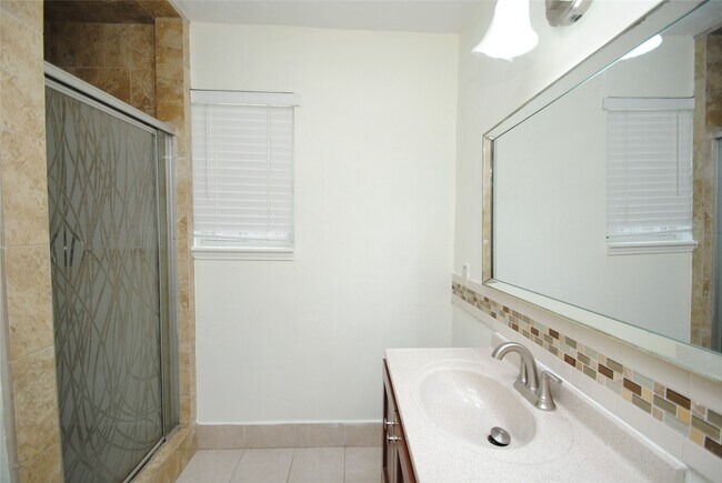 Building Photo - 11511 Creekhurst Dr