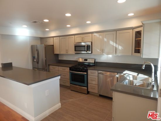 Building Photo - 2517 S Orange Dr