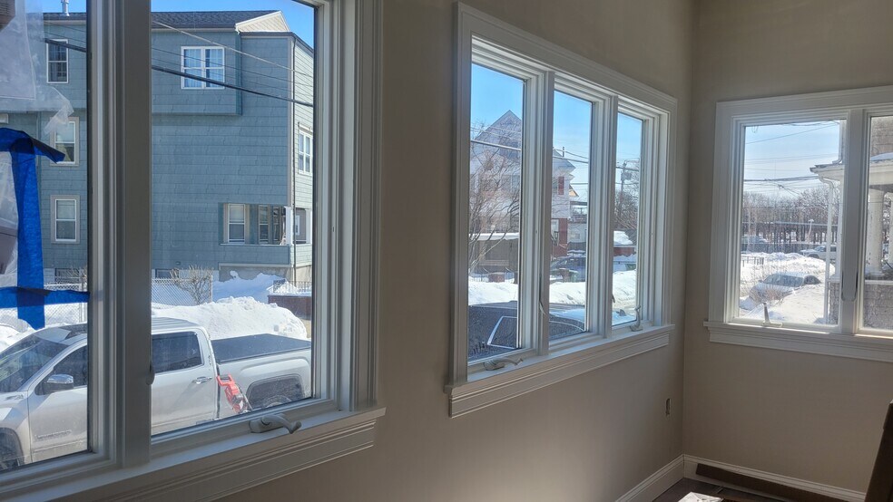 Front sunroom - 29 Amaranth Ave