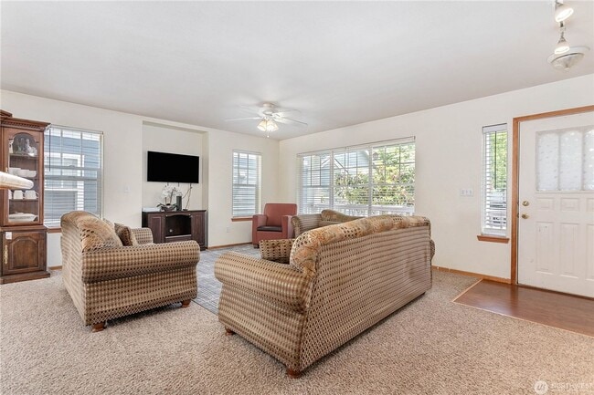 Building Photo - Beautiful Three Bedroom House in Lynden For Rent