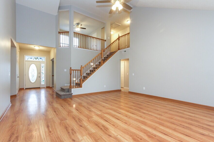 Building Photo - 401 Creekstone Dr
