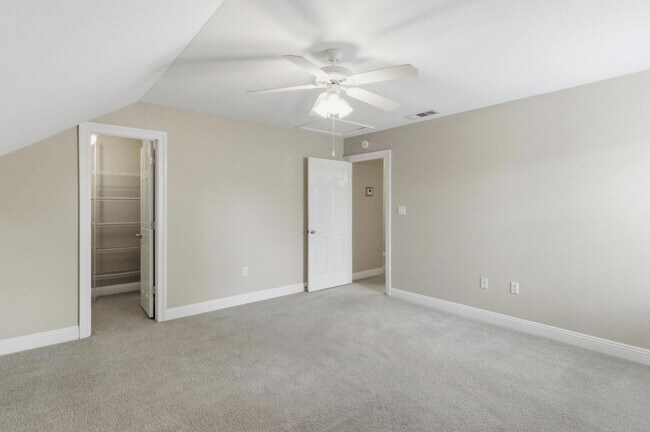 Building Photo - 44 Bridgefield Ct