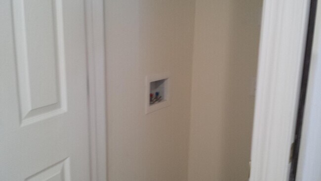 Building Photo - 231 London St